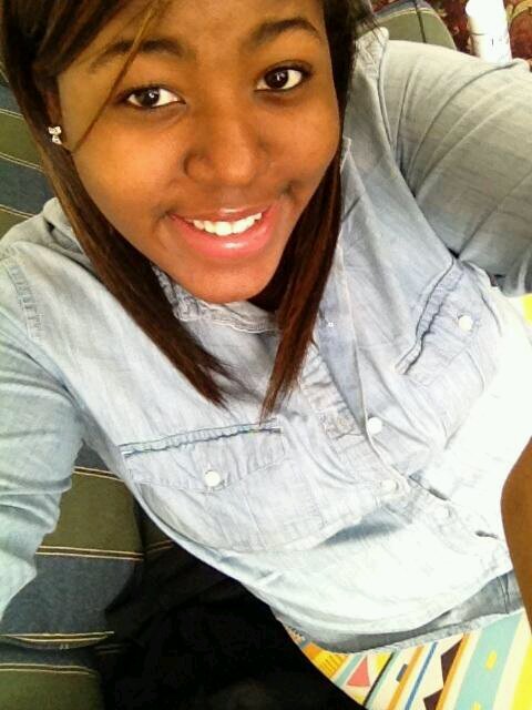 follow me &&' ill follow back (: mention me too! #TeamPretty (: #TeamScorpio (: B-Day October 31''