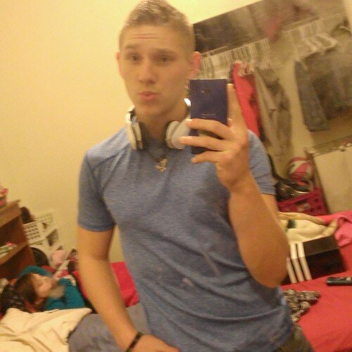 I am 17 going on 18 I play sports but love to smoke! Easy going person, fun to love, fun to hang out with, just hmu if you wanna know more