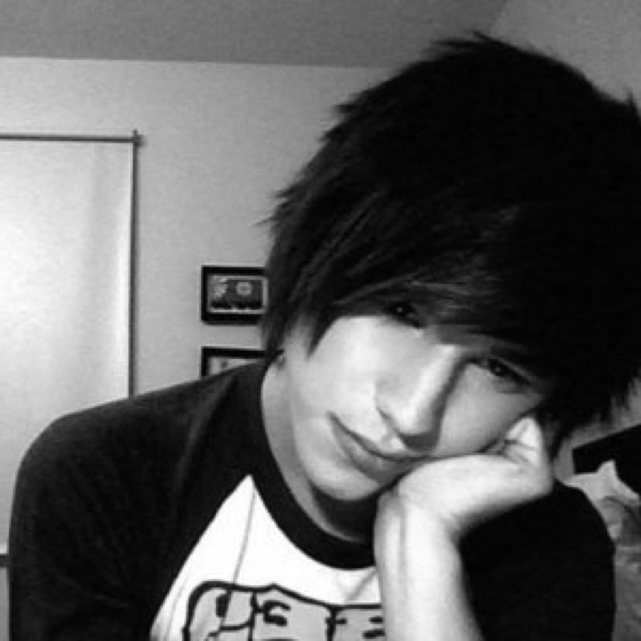 Hey I'm Casper..I like cats,drawing and being lazy..|Bi|Single| Rp|