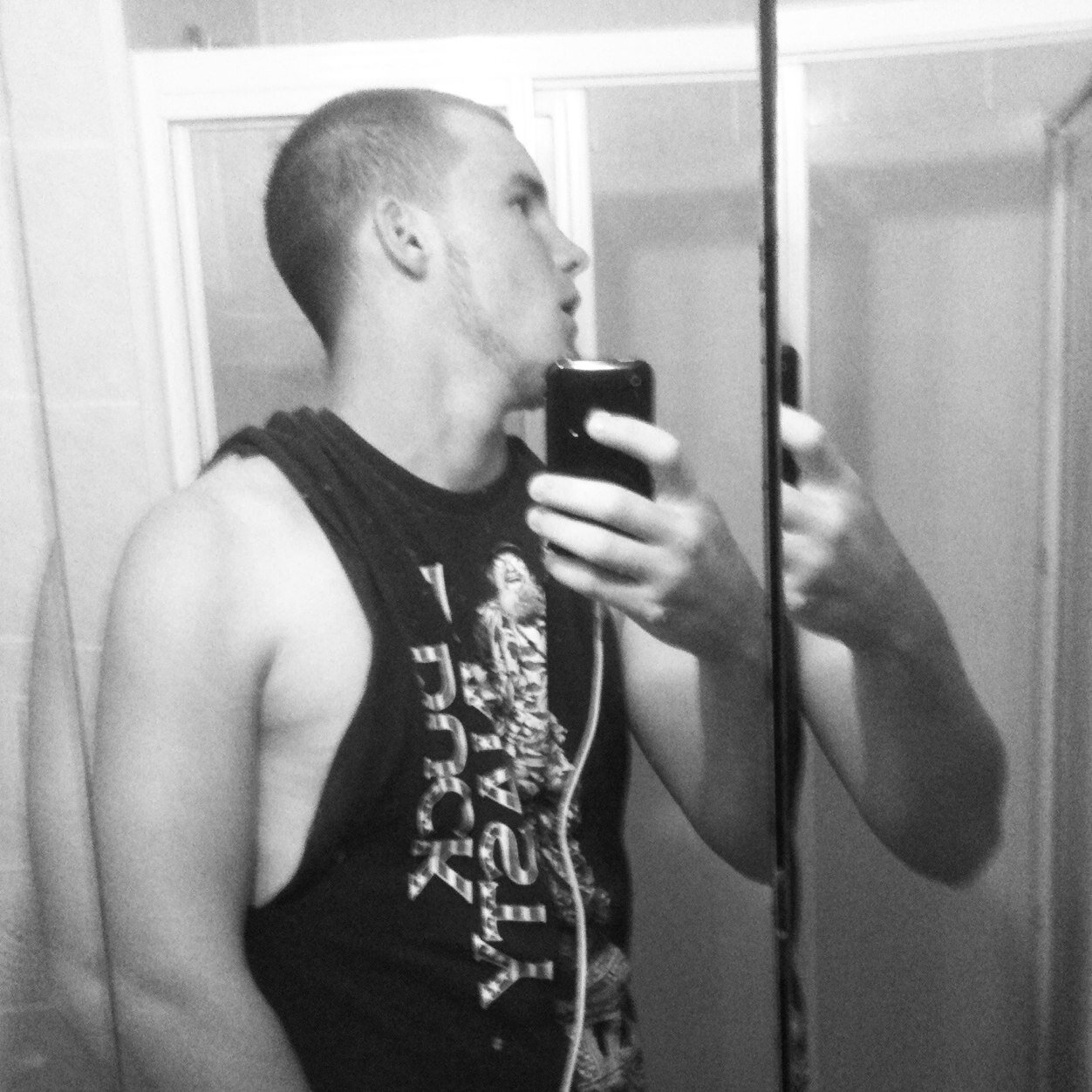 My names Tyler Hamilton, i like to party. Follow me!!:)