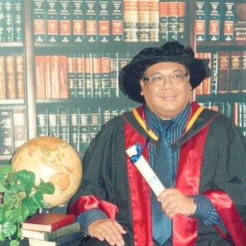 Counsel, Lecturer, Entrepreneur & Photohobbyist Instagram:@korri_kamal