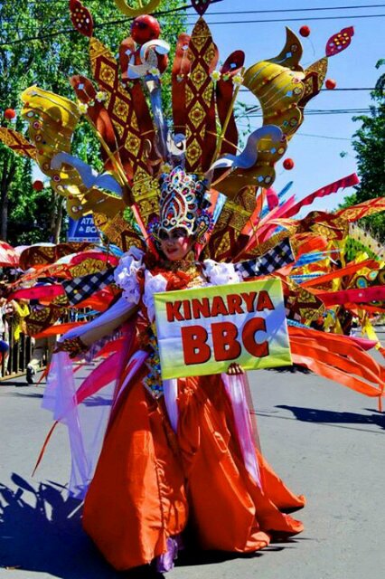 Membawa kearifan lokal dalam bentuk seni dituangkan di sebuah karya yang megah dan kami bawa dan perkenalkan kepada dunia