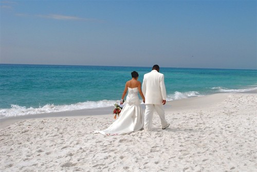 Barefoot Weddings has served Florida's Emerald Coast beaches since 2000. Barefoot Weddings offers affordable destination beach wedding packages for every budget