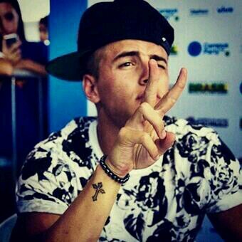Eu posso ser apaixonada pelo @NathanBarone completamente louca pelo @pcastagnoli e amar o @CaiqueGama !!!! QUAL O PROBLEMA???????? o.O ♥ 26.02