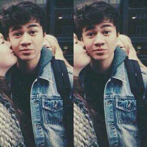 dedicatedashton's profile picture. @clffrdbeanie