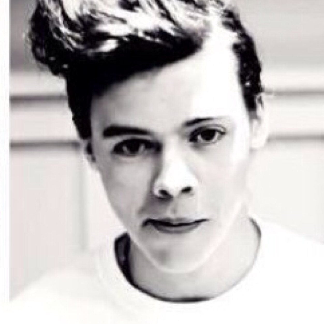 @Hellyestyles ^free follow so follow her k