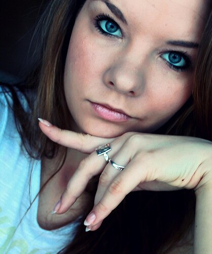 puchierlene695's profile picture. En el amor verdadero, la distancia mas pequena es demasiado grande, y sobre la distancia mas larga se pueden construir puentes