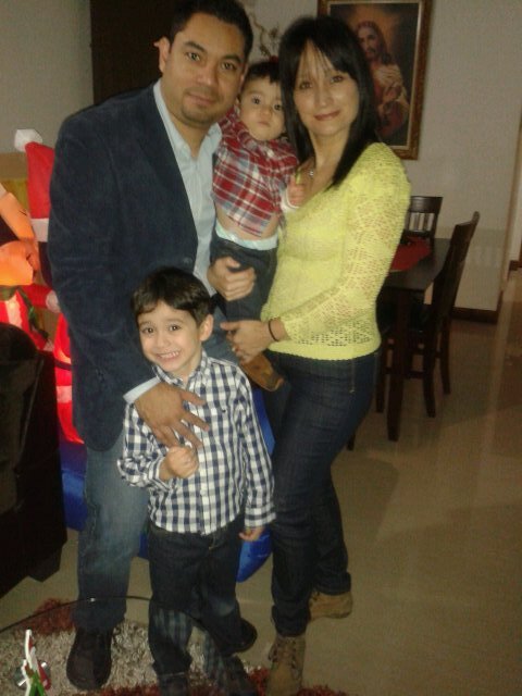 Apatety's profile picture. Caraquena y con mis 3 amores guayaneses