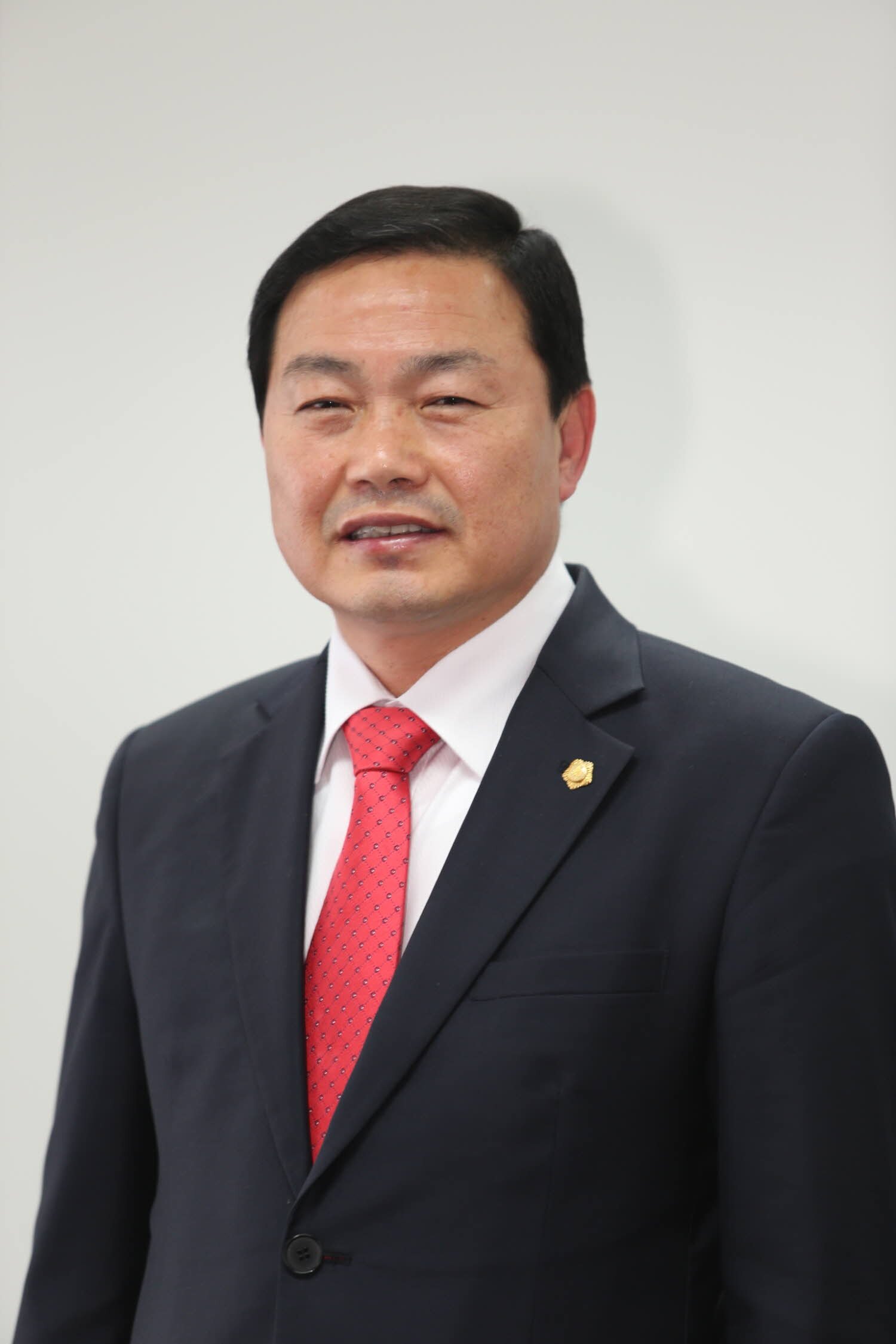 kk72168671's profile picture. 봉사하는 삶. 축구,배드민턴, 이웃과 함께 웃고 함께 즐기고 함께 함께 울며 함께 어우르는 삶. 모든분들과 평범하 이야기를 나누고 싶은 50대  성남시의원( 도시건설위원장)