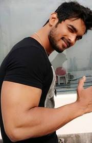 सुना है तुम्हारी एक निगाह से कत्ल होते हैं लोग..
एक नज़र हमको भी देख लो.. ज़िन्दगी अच्छी नहीं लगती..!!