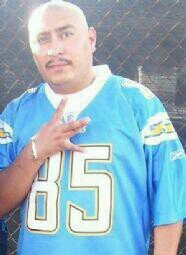 Looking for a Good time.. Hablo Spanglish, Manda pvd Mesg, DM, or tu kik. Buscando un buen tiempo con Mujeres..