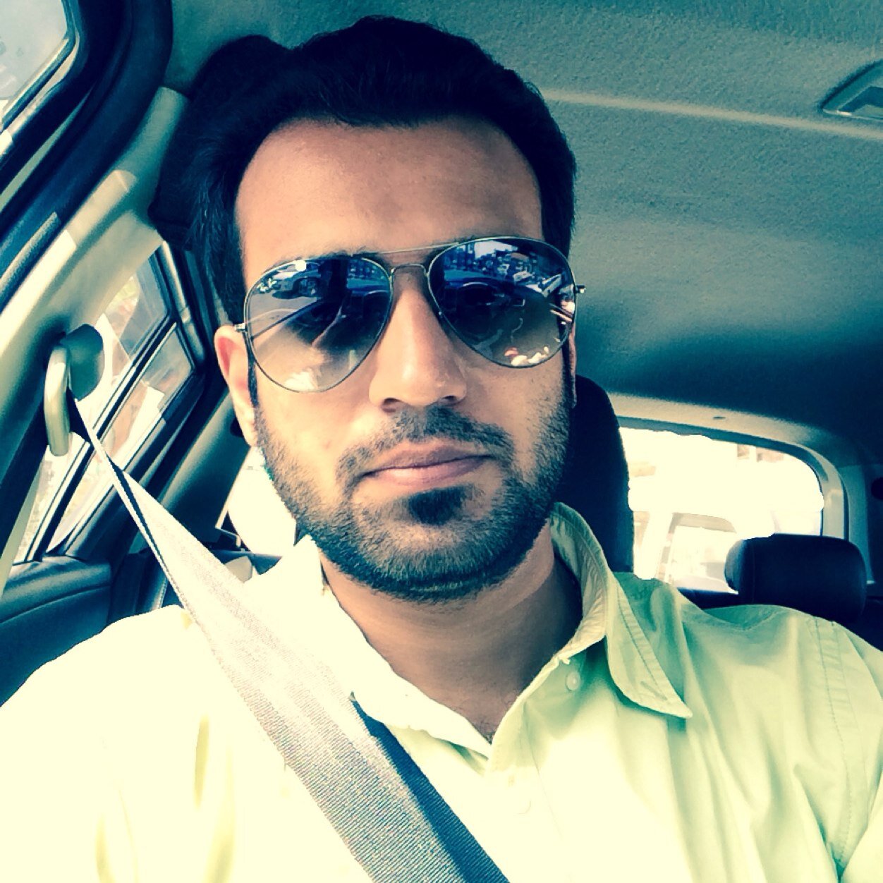 ya i m a human,works on food air and water but works only for money....if u have the same philosophy then we click!!!!