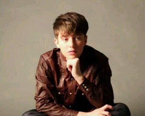 greysonisonfire's profile picture. my heart says yes but my mum says no #GCFanfic ↓