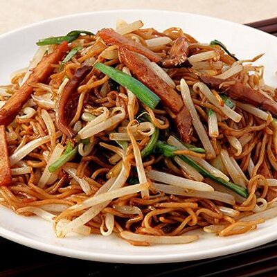 ホンコン焼きそばの本格レシピまとめ 市販の焼きそばセットについている 粉末や液体のソースは 一個の麺と 一個のソースを使用して 作っていましたが 塩辛いと 言われ捨てられたのですが 私が間違っていた Http T Co 7syccesniu