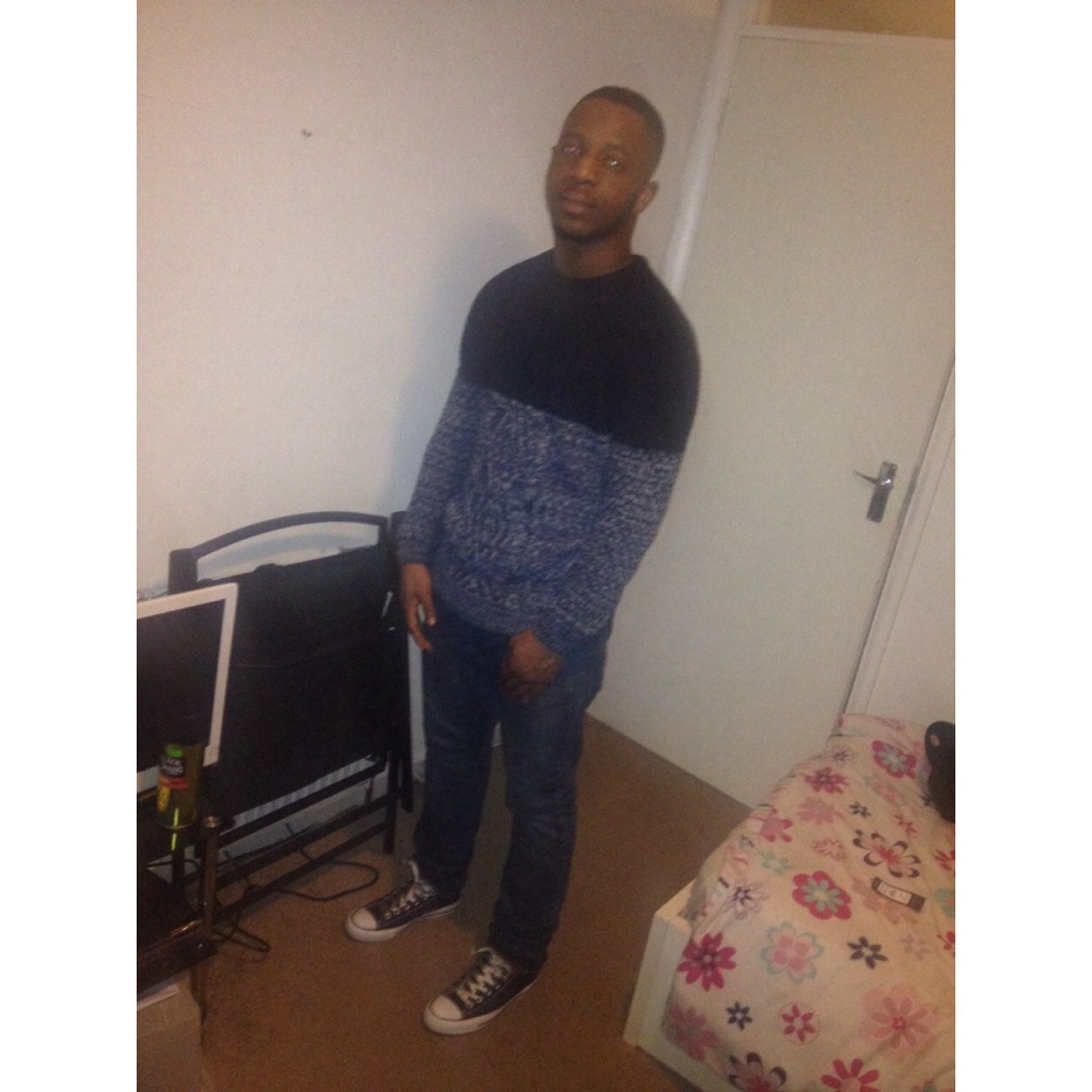 RoshanSosa's profile picture. Uni Student ✒ Insta - Roshan187