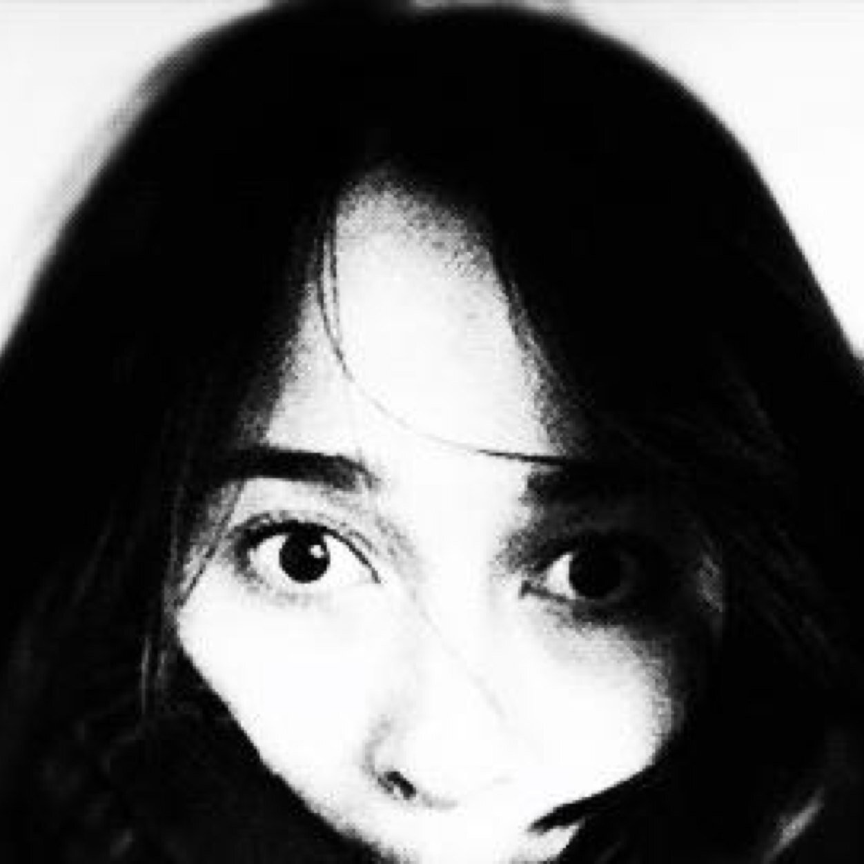 Mi piace vedere la faccia nascosta del sole, dormire su un letto di viole...volare lontano,sentirmi rapace, capace di dirti ti amo.