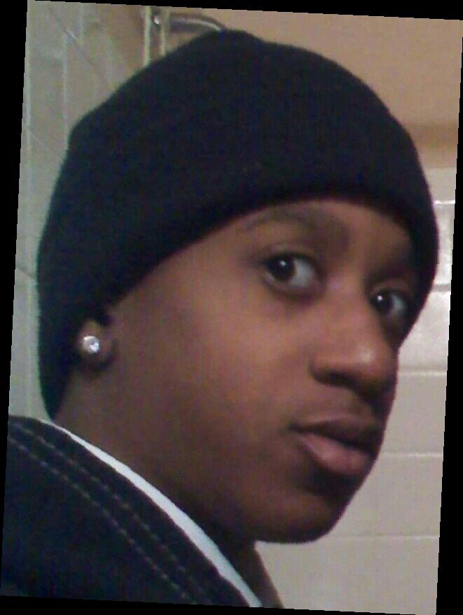 My name is smokey 25  am looking for friends am single kik friends wanted smokeyone1 hmu am a lesbian hmu on ig @ smokeythebear26 hmu ladies