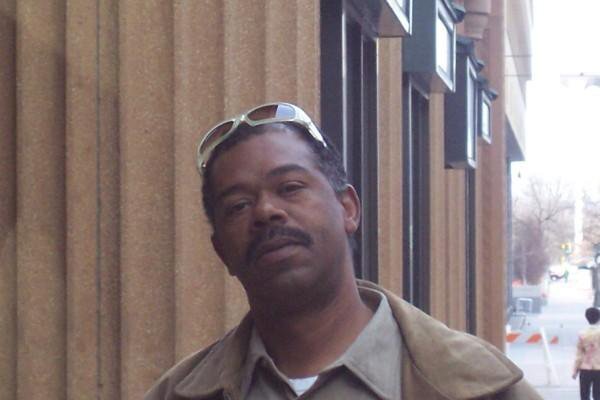 American citizen without any political or religious affiliations whose aim is to make a common sense plea to my community for a hood vote for trump