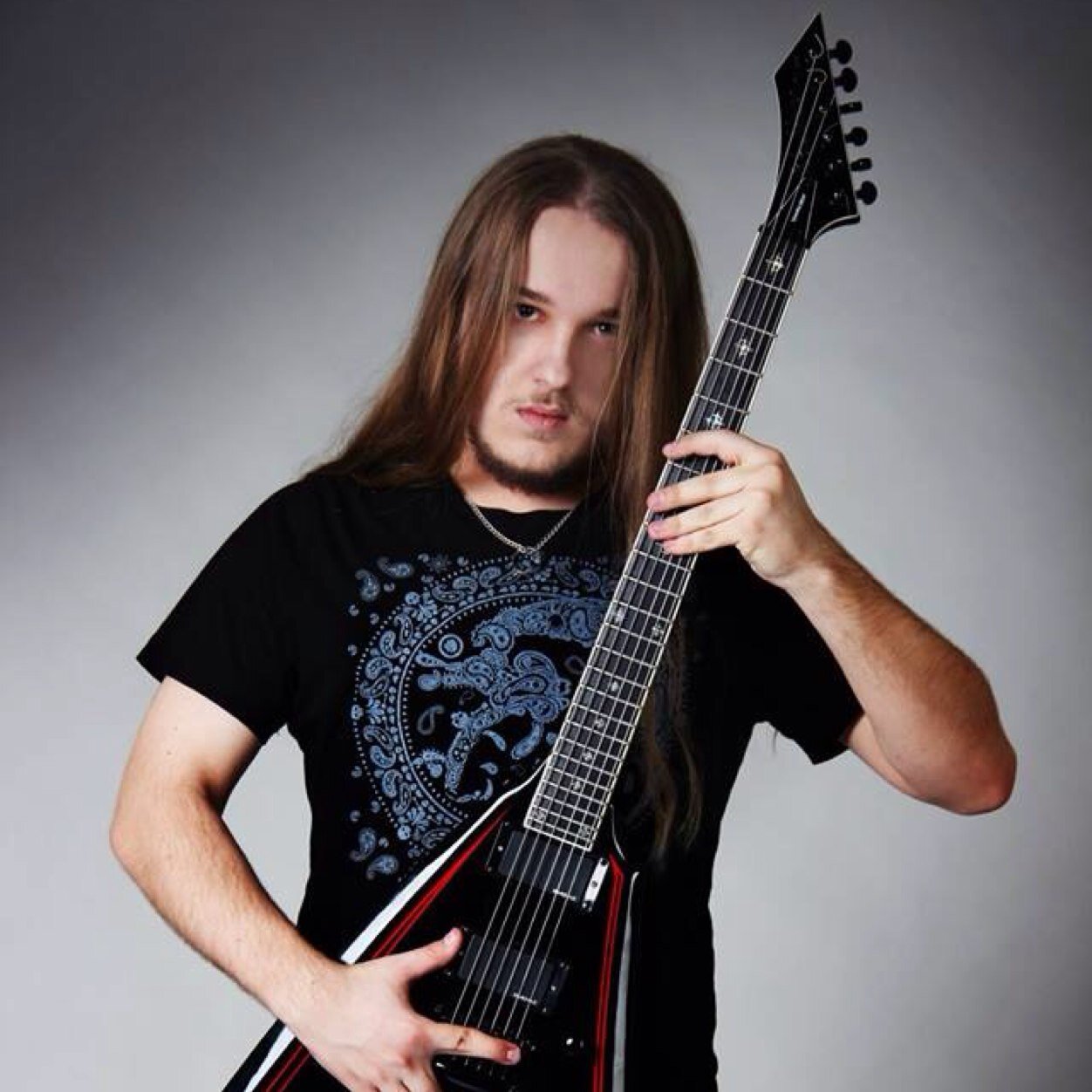 Scarlet Embrace (metal band) - guitarist
https://t.co/QjZeVA4Aqd