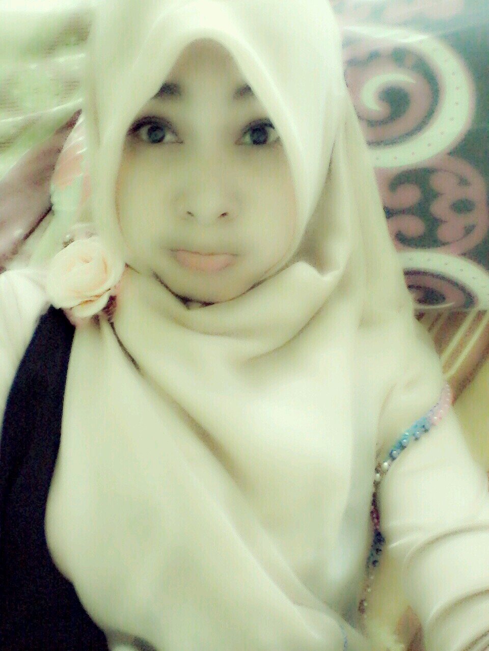 eneng_siti's profile picture. Satu satunya anak PEREMPUAN dari empat bersaudara !