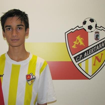 estudiante nulo (no es culpa mia), lo mas importante para mi son mis amigos y mi familia jugador del alertanavia numero 11 extremo izquierdo (zurdo), gallego XD
