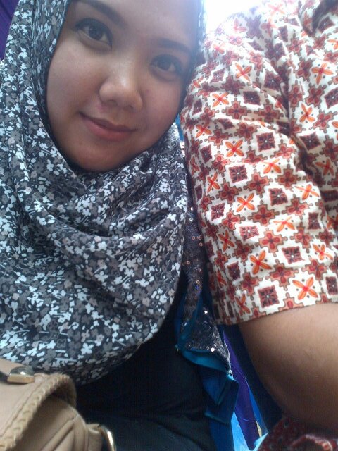 aliviajell's profile picture. Gak perlu di anggap baik, yang penting jadi orang baik :')