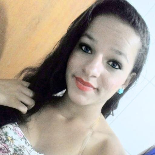 Eu posso morrer de amor, esperar a vida inteira e desejar só um abraço. Por você eu posso. Só por você.  (@LuanSantana)