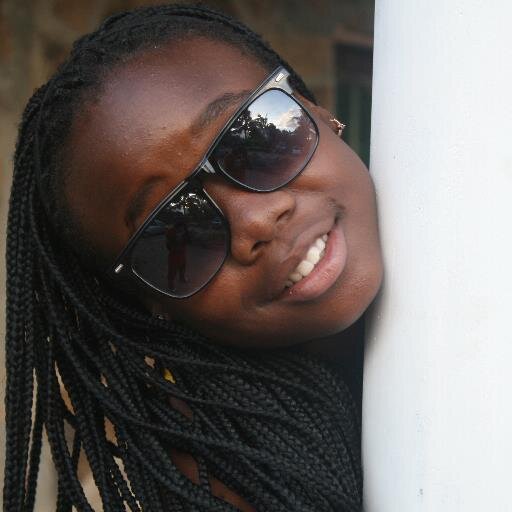 sou teimosa,chata,grossa,indiferente i ainda asssim consigo ser a pessoa + sensivel do mundo.....♥♥