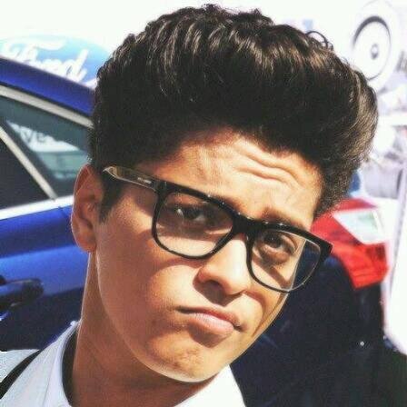 Talking To The Moon       
- Bruno Mars          Hooligan forever !  3