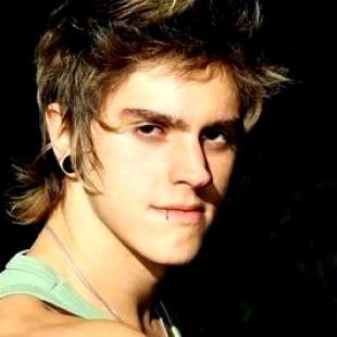 Fã clube dedicado ao baterista da banda Restart @thomasrestart ♥ Since: 19/03/2012