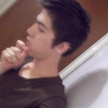 bryanp_igualdad's profile picture. Una sonrisa en mi rostro no significa la ausencia de problemas, sino la habilidad de ser feliz por encima de ellos...!