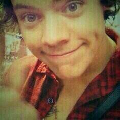hey I'm harry styles the real ! SHHH!!!this is my priv account !