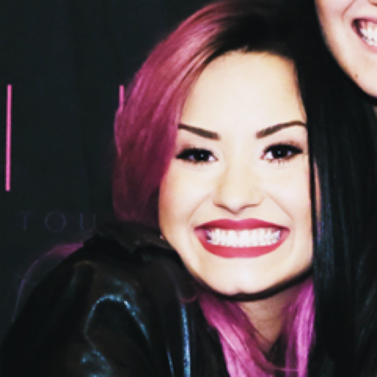 lovatic, selenator, belieber. ❤️