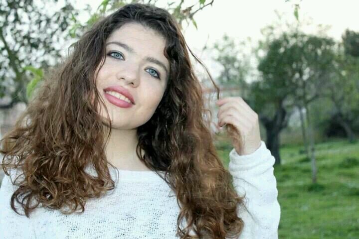 Sonriendo desde 1997.Mallorquina.Amante de la moda.Si no sonries tu,quien lo va hacer? Instagram :marinamir97