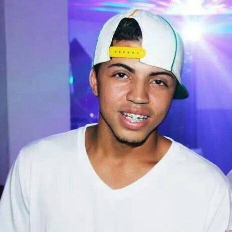 CONTRATEM ROH MC: Contato (11 94824-2526 (willyam)  - (11 2614-5956 (Marcelo) - (11) 96863- 4393 (Rafael)