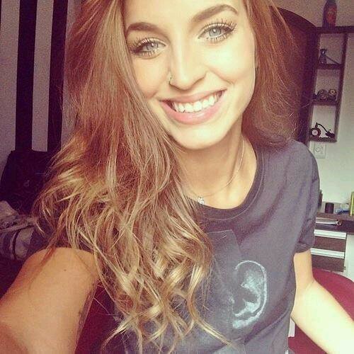 Se você se indentificar com as frases #FAVORITE e #RT .