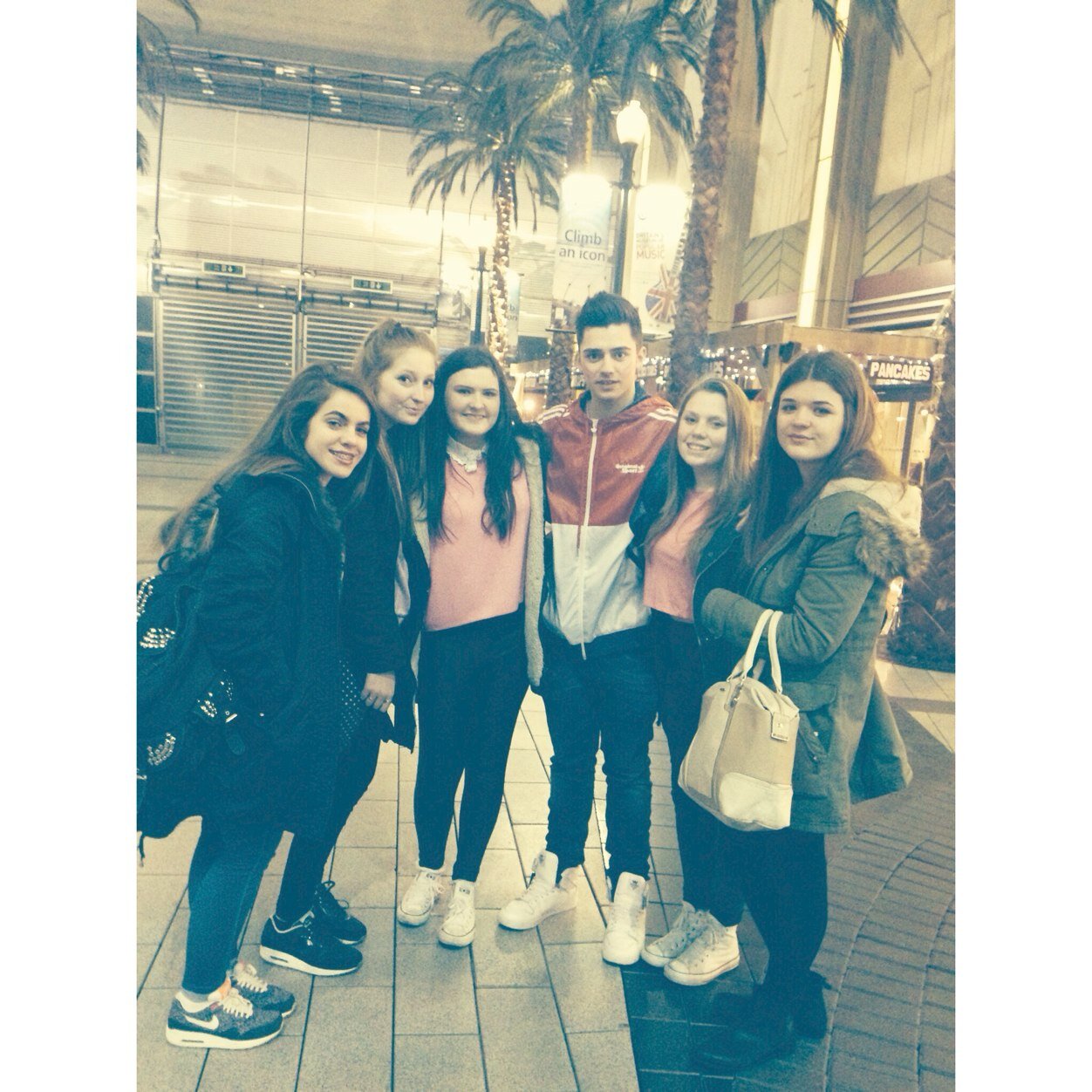♡they're the five best bestfriends anyone could ask for♡