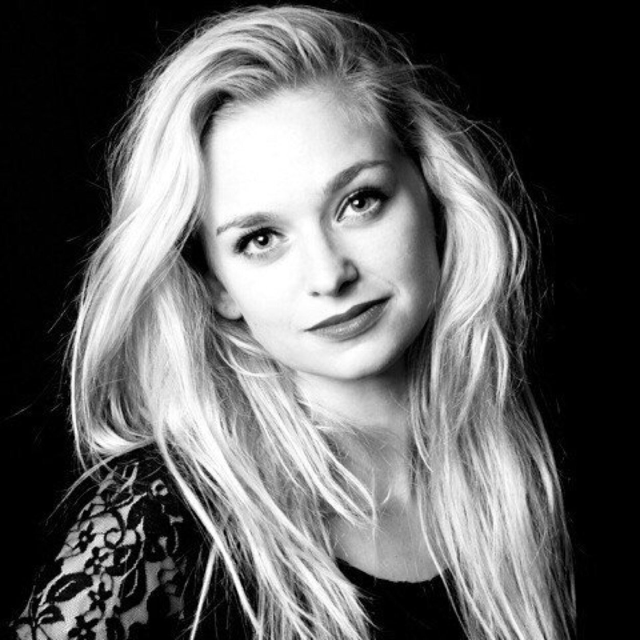 Werkt in de allerleukse disco namelijk Dansatoria !! En heb de allerliefste zus namelijk @SjorsxLangeveld Hou van de liefste sjoerd #twitterrolspelgtstnews