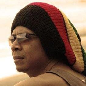 ♪♫ won't ya help to sing, these songs of freedom, 'coz all I ever have, Redemption Songs... ♪♫