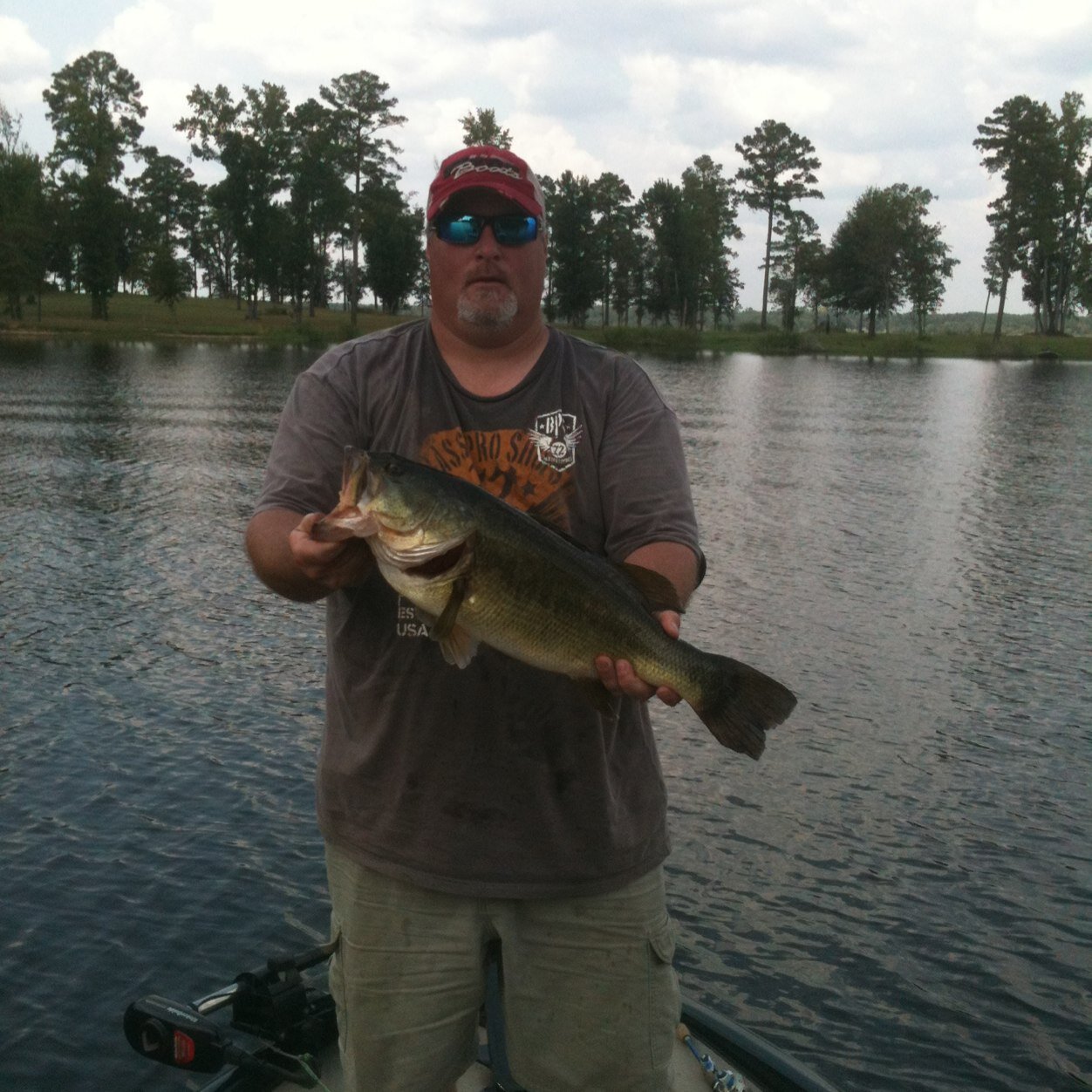 Christian, Dad, husband, and bass fisherman & son to the most awsome mom in the world #proudinfidel