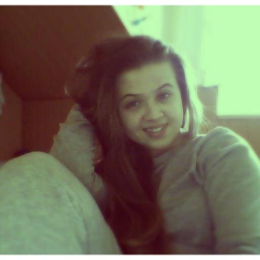 Hi!, I´m Anna :) I´m from Slovakia :) Follow me and follow you :) 
Instagram: anickacic