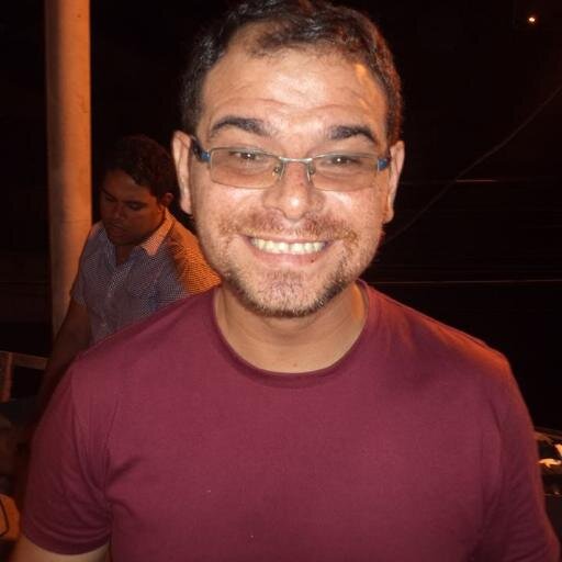 deficiente, jornalista aprendiz e como todo mundo aqui, a toa.