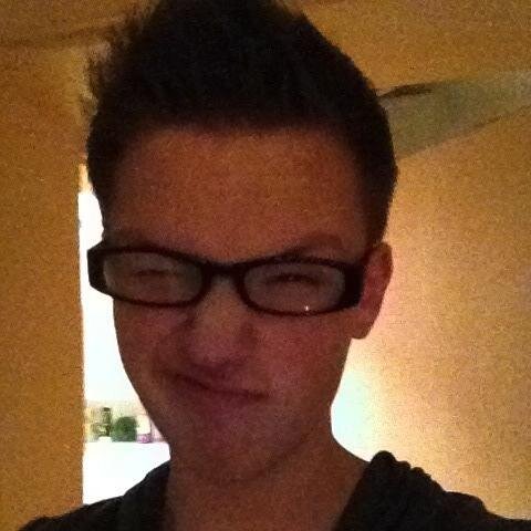 MaybeASnickers's profile picture. I sing on SoundCloud =)   Check it out :    https://t.co/WYMCGLy5bQ