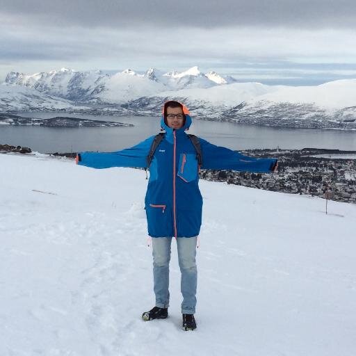 Murciano estudiante ICCP en Granada. Ex-ciclista y nievefilico. ''For me travelling and skiing is the perfect way of life'' #RideforBurry