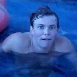 ❁ Free follow from @but_ashton_tho. Follow her and she'll follow you back. She loves you a lot :3 ❁