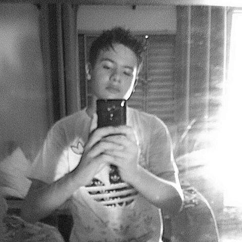 gosto de jogar lol e ouvir musica,jogar futsal etc. :3