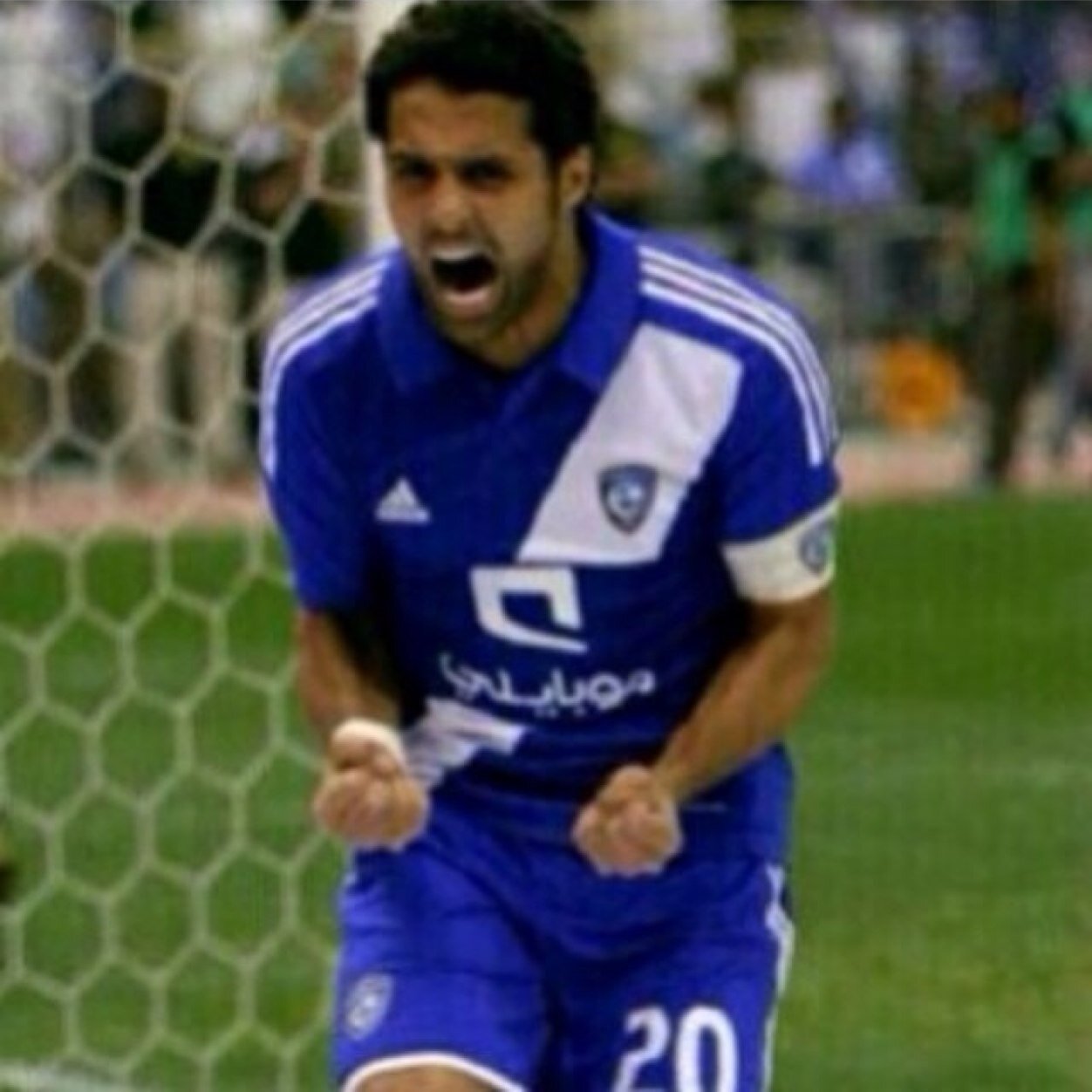تحدثني عن الجمال ؟ احدثك عن الهلال.