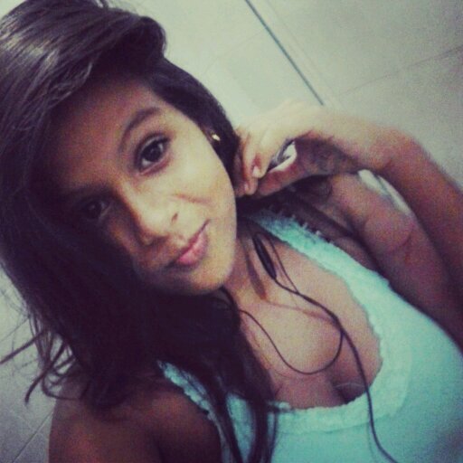 protege-me como a menina dos teus olhos,esconde-me á sombra das tuas asas!