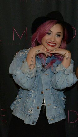Demi is my lifesaver, because of her i'm still alive. Or yeah you can say ' just breathing ' but if she wasn't in my life i was an angel now. I love her so much
