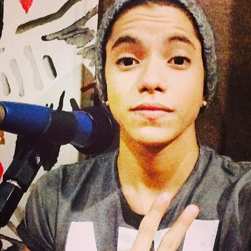 Musica mi inspira ♫ A Do Victor Mi Faz Feliz , Mi Acalma ♫♫ @souvictorsantos 
  http://t.co/c67tuyTeQg